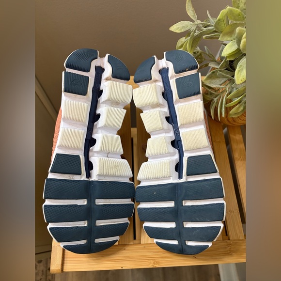 On Running Women's Cloudstyle Sneakers in Dusty Coral and Navy Women’s 8.5 - Picture 10 of 10